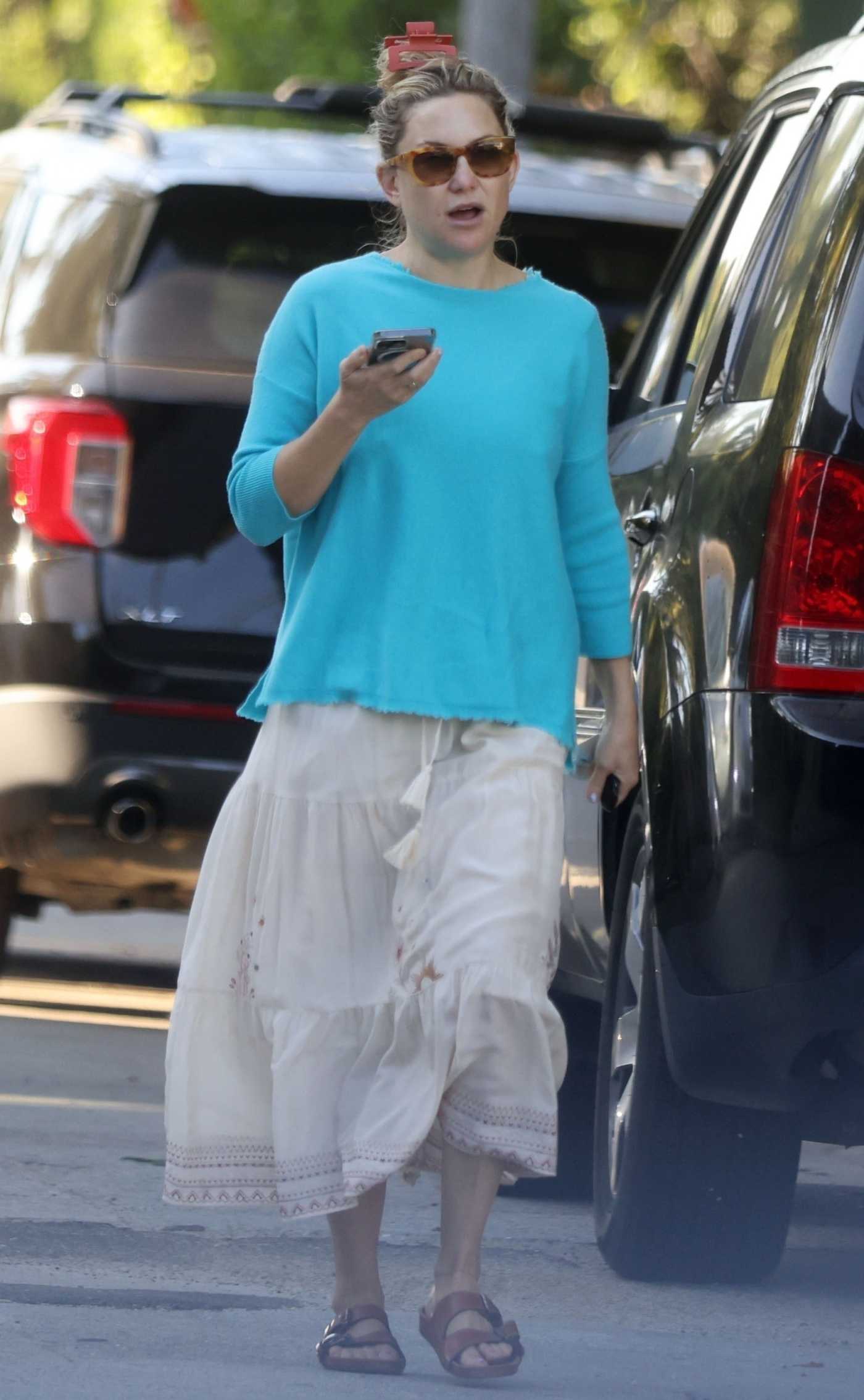 Kate Hudson in a White Skirt Returns to Her Car in Los Angeles 11/27/2023