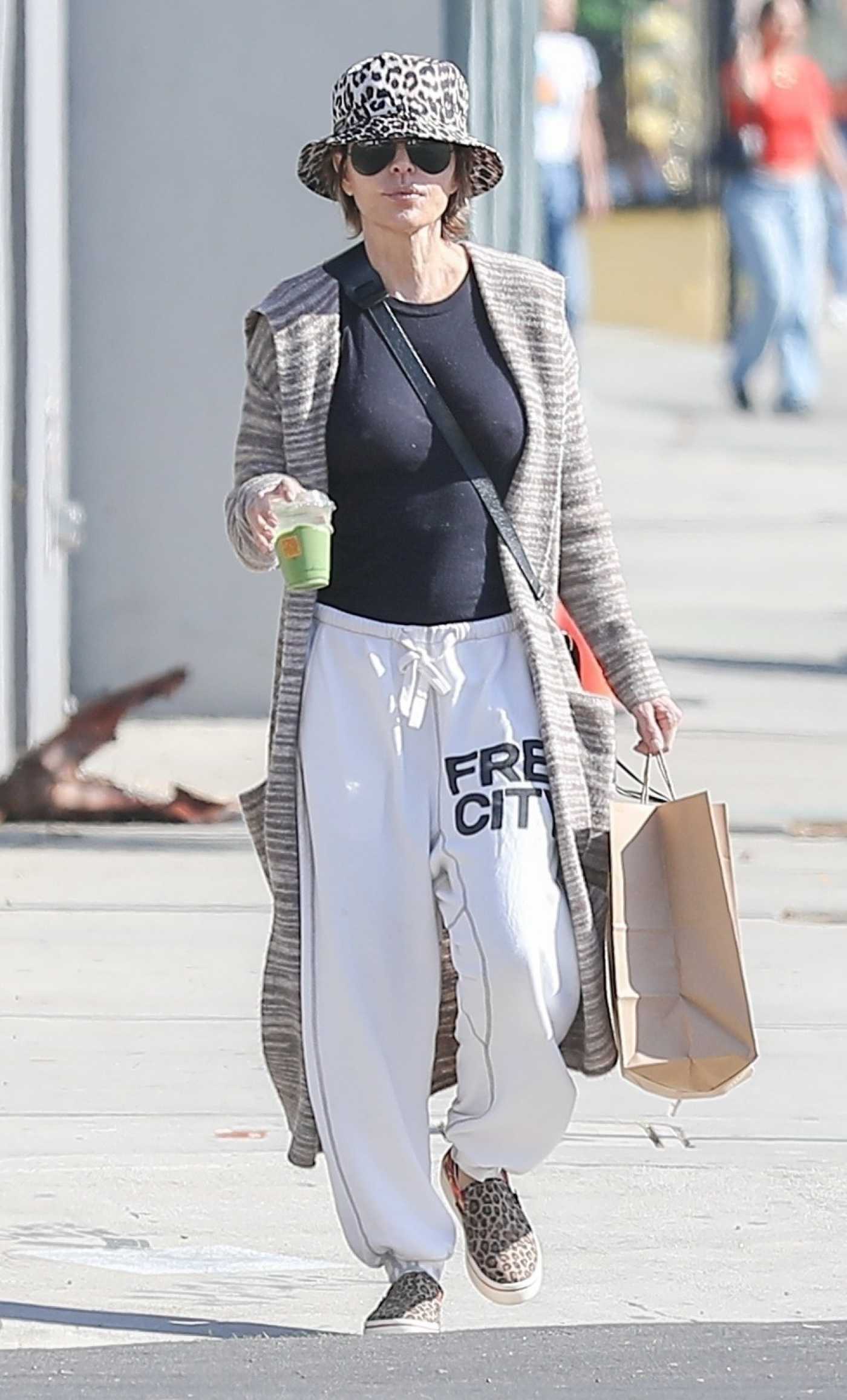 Lisa Rinna in a White Sweatpants Goes Stopping for Breakfast at Community Goods Cafe in Los Angeles 11/25/2023