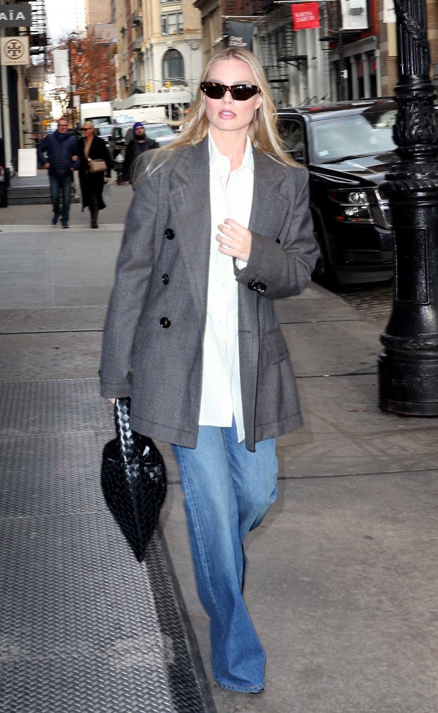 Margot Robbie in a Grey Blazer Heads Into the Mercer Hotel in New York 11/27/2023