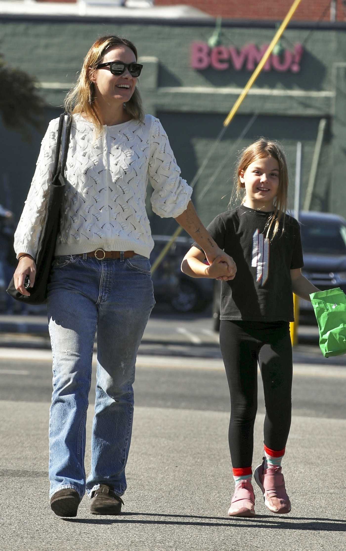 Olivia Wilde in a White Blouse Was Seen Out with Her Daughter in Los Angeles 11/05/2023