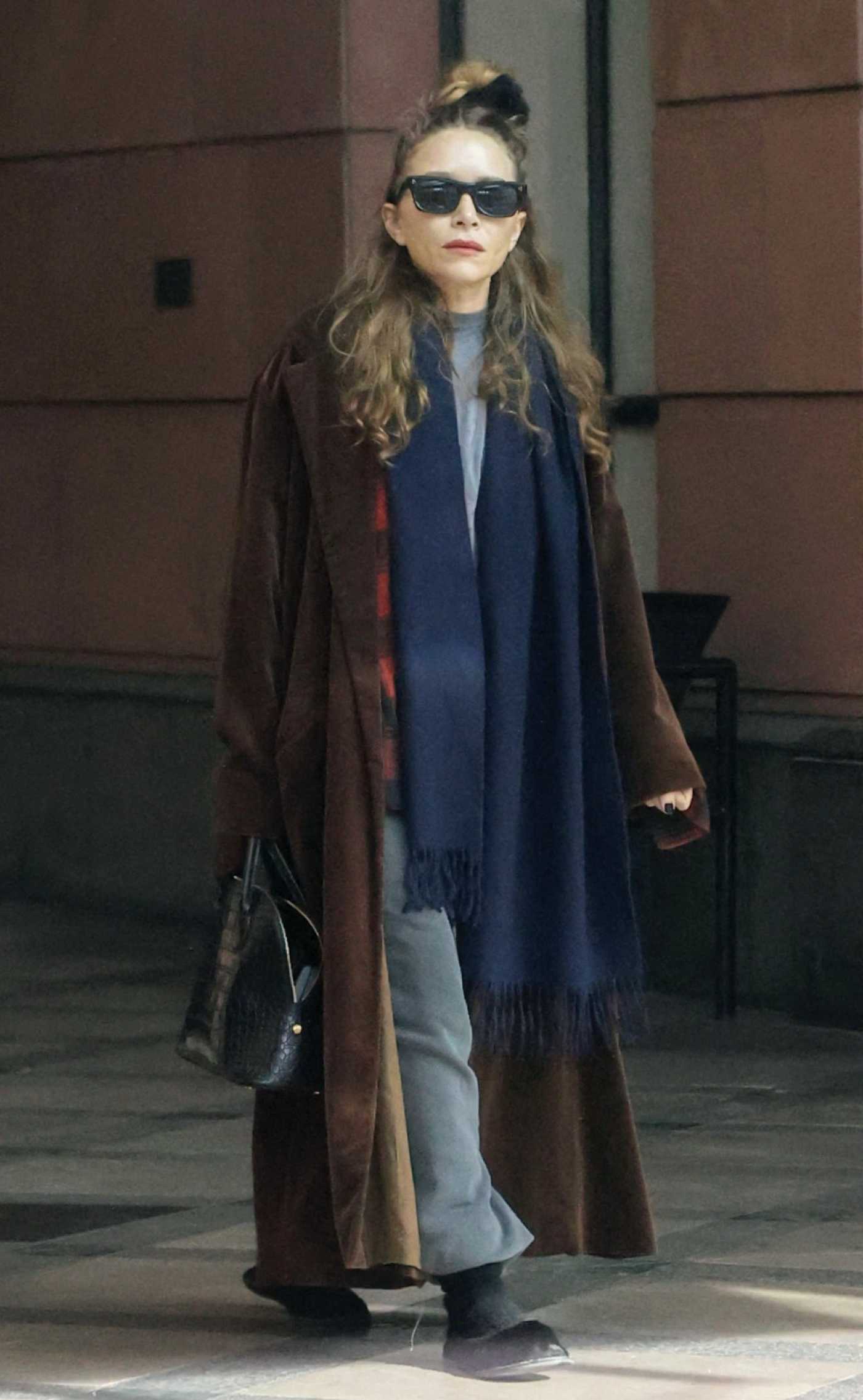 Mary-Kate Olsen in a Brown Coat Leaves Medical Building in New York 12/27/2023