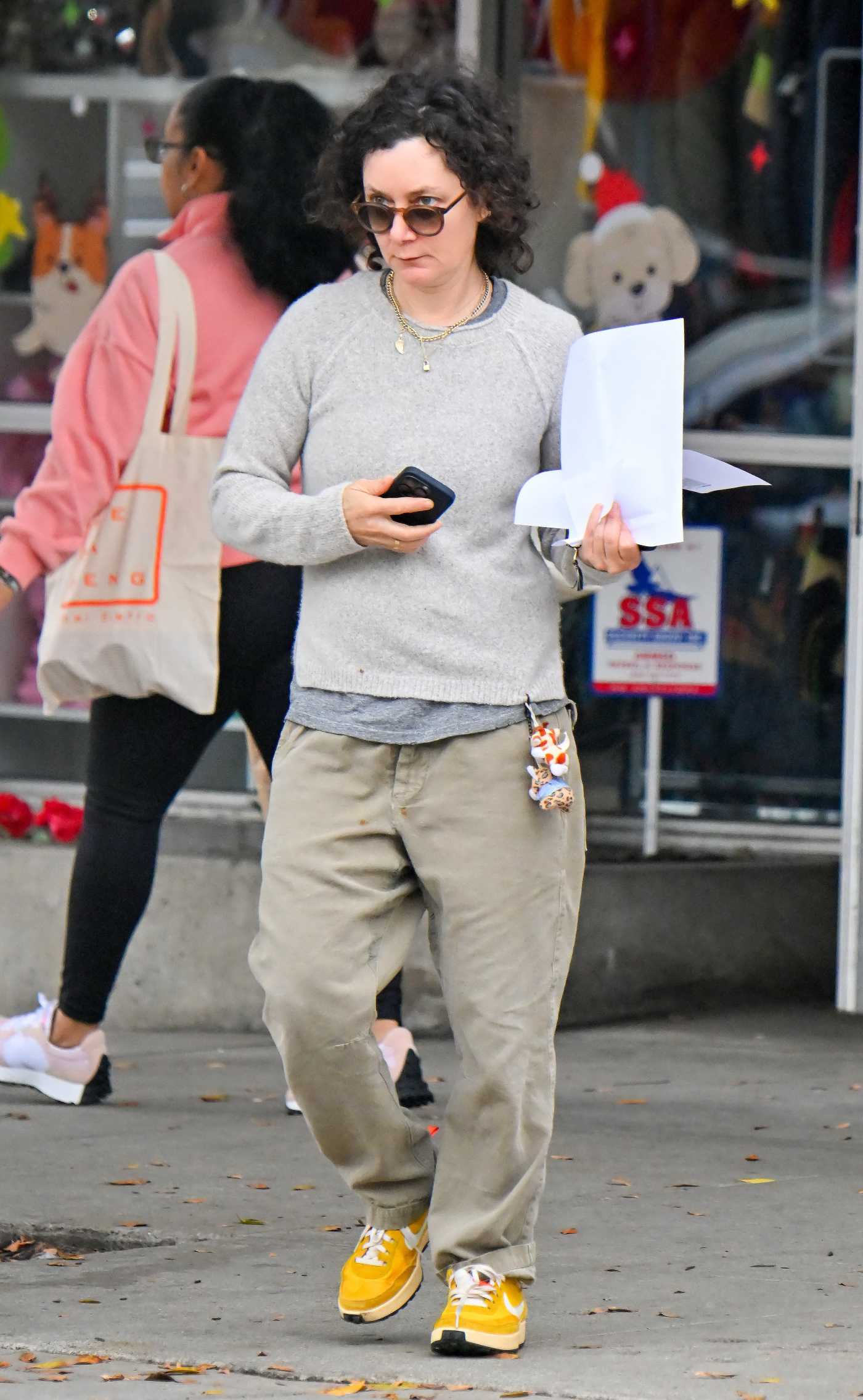 Sara Gilbert in a Grey Sweater Was Seen Out in Los Angeles 12/27/2023