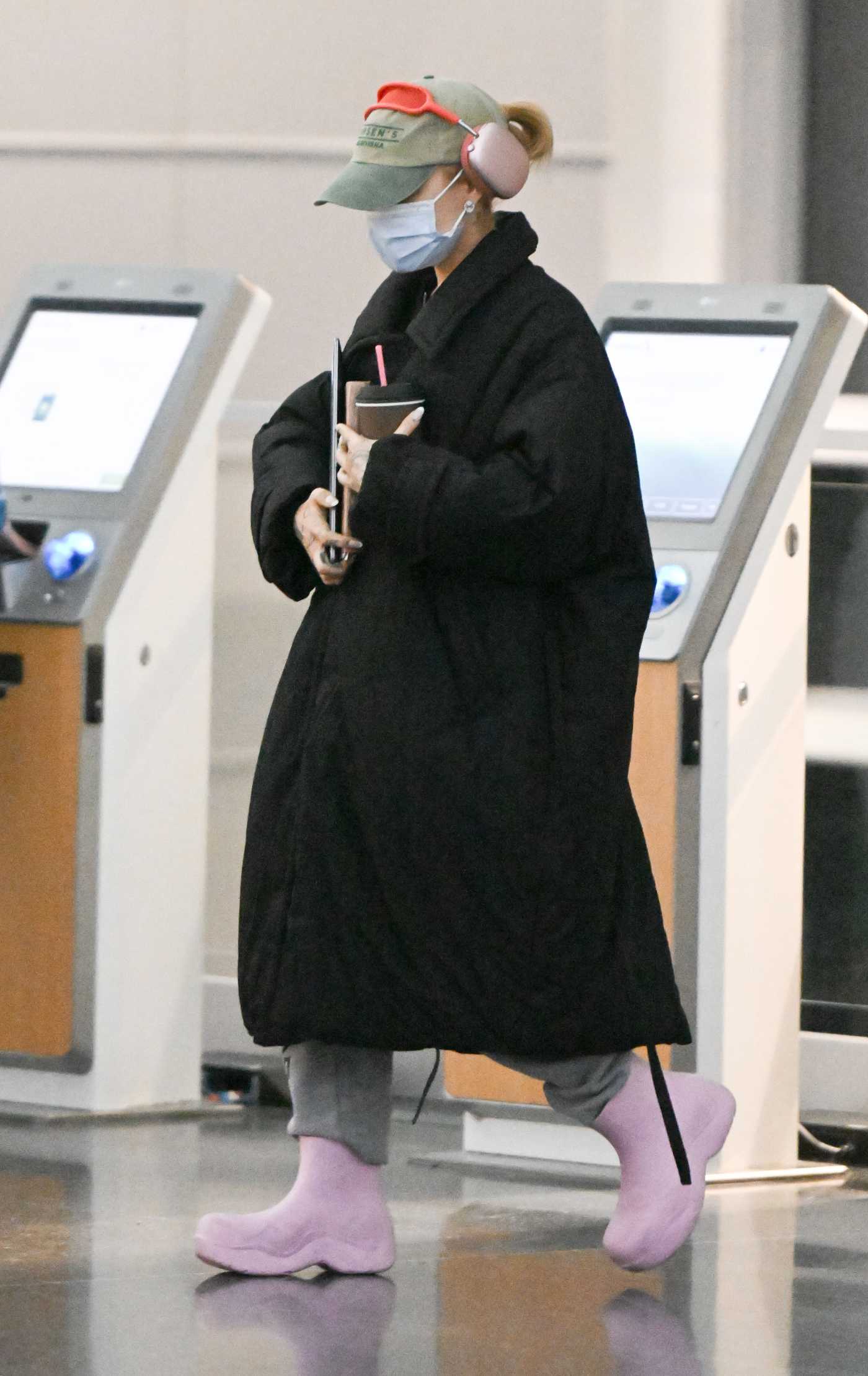 Ariana Grande in a Black Coat Arrives at JFK Airport in New York 01/27/2024