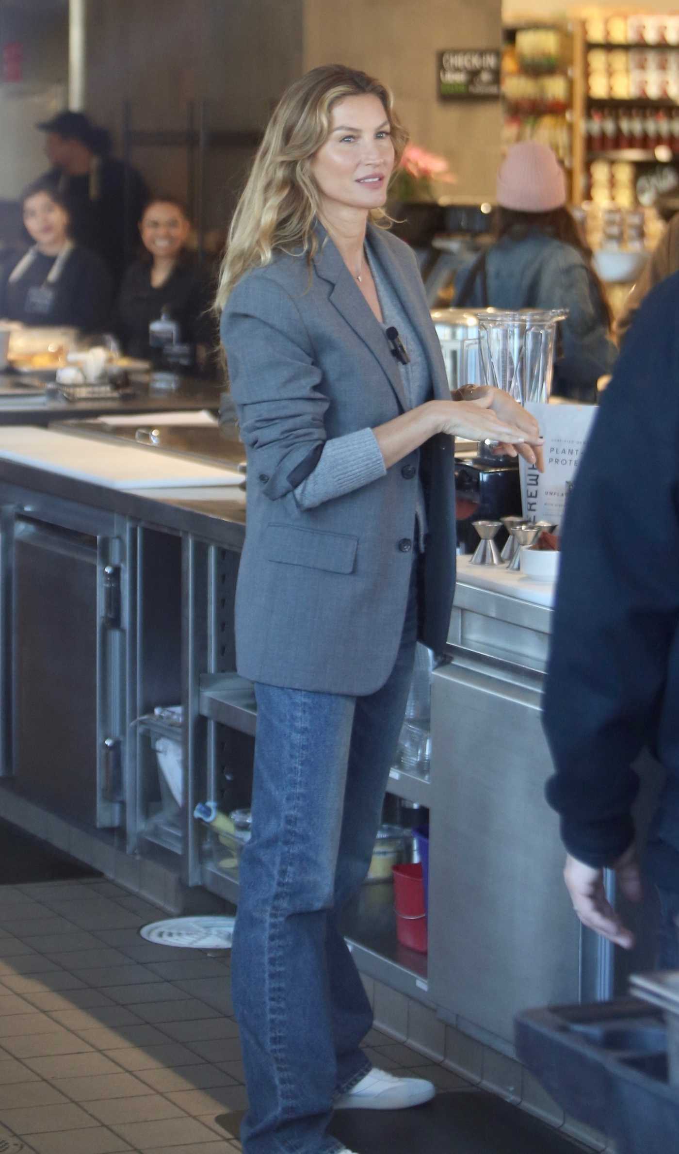 Gisele Bundchen in a Grey Blazer Attends Erewhon Market in Los Angeles 01/11/2024