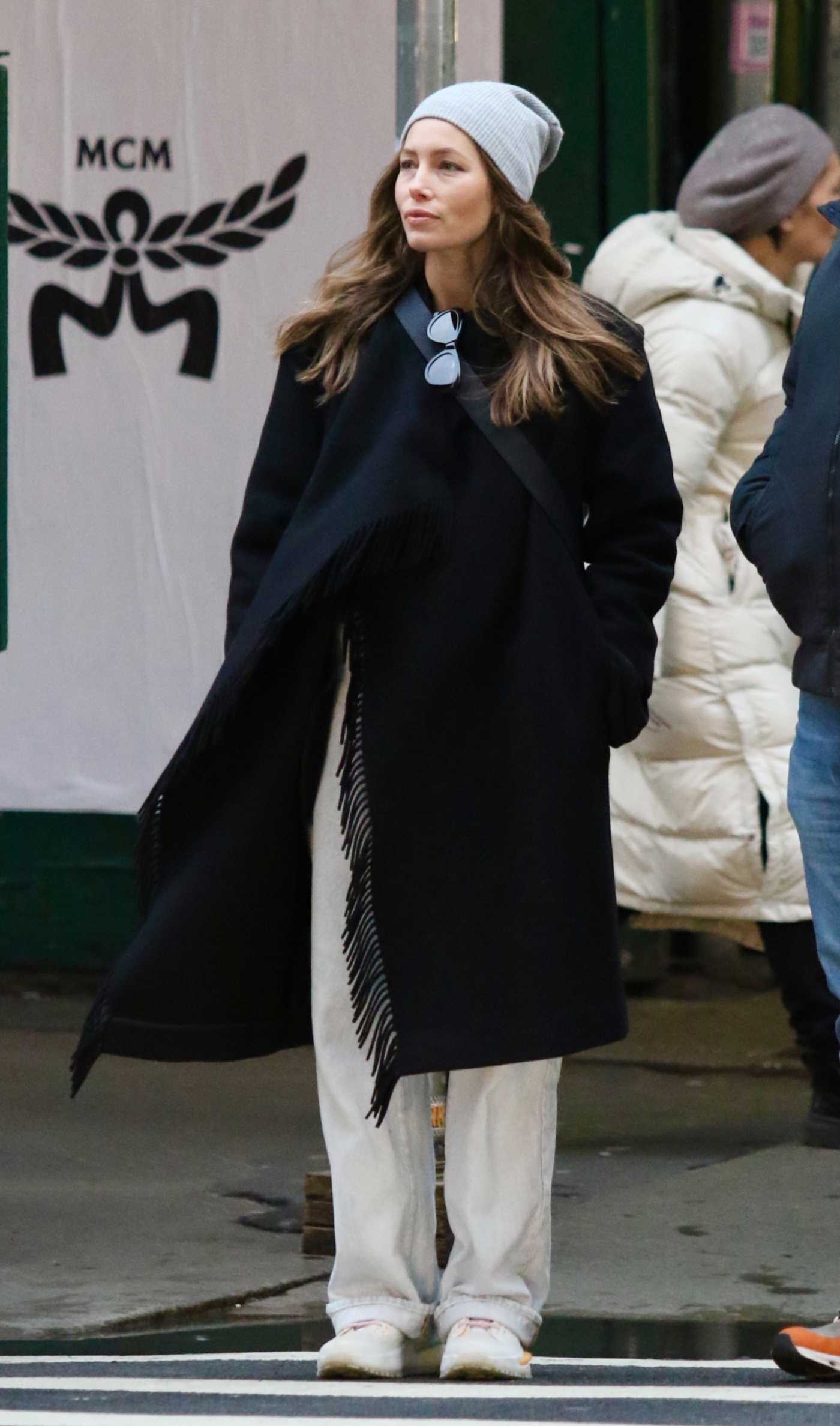 Jessica Biel in a Grey Beanie Hat Goes Shopping in Manhattan's Soho Neighborhood in New York 02/02/2024