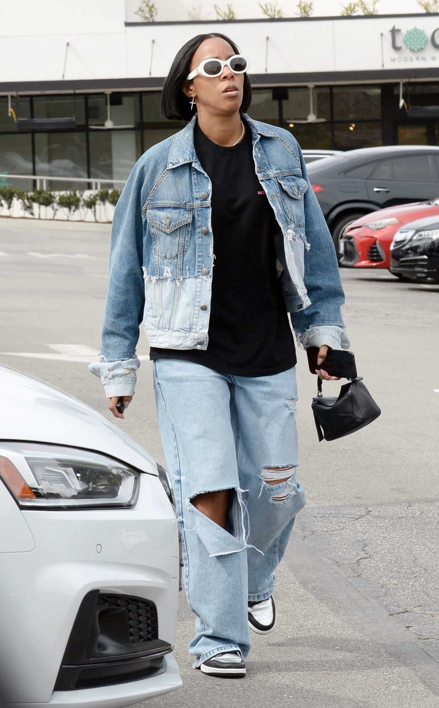 Kelly Rowland in a Denim Pantsuit Was Seen Out in Los Angeles 02/25/2024