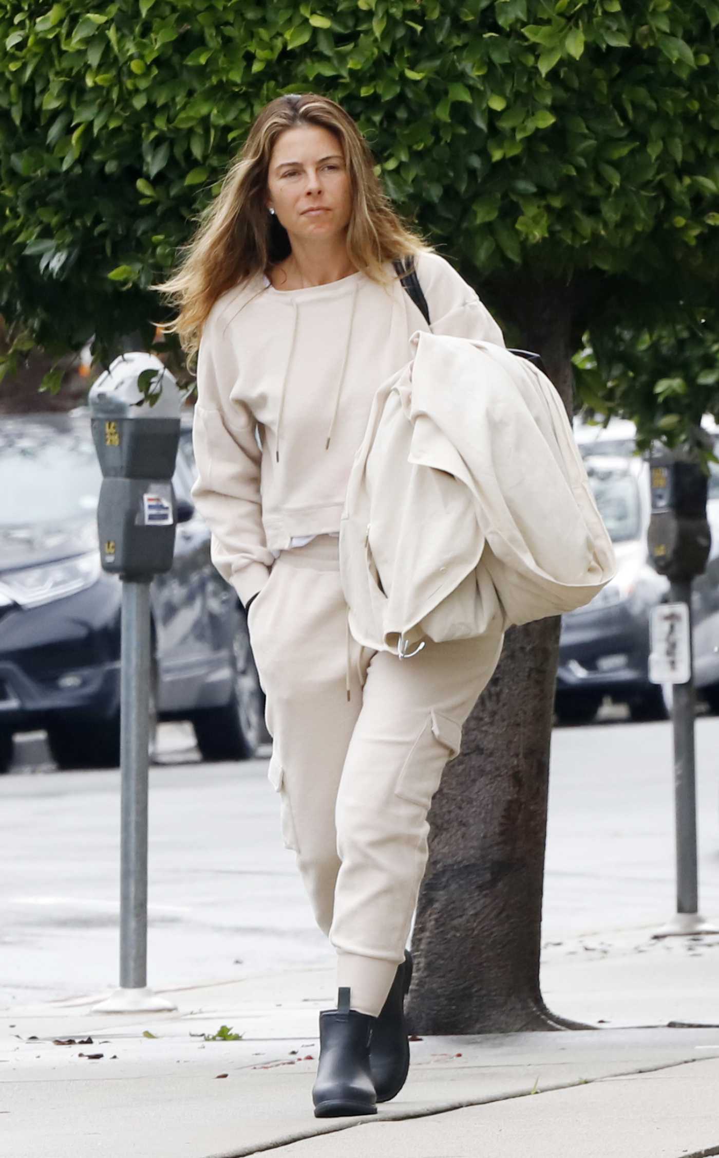 Maria Menounos in a Beige Sweatsuit Was Seen Out in Los Angeles 02/07/2024