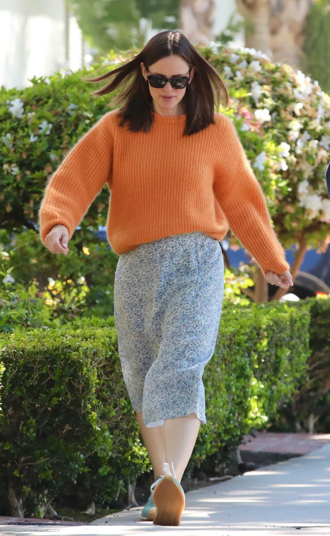 Jennifer Garner in an Orange Sweater Was Seen Out in Santa Monica 04/26/2024