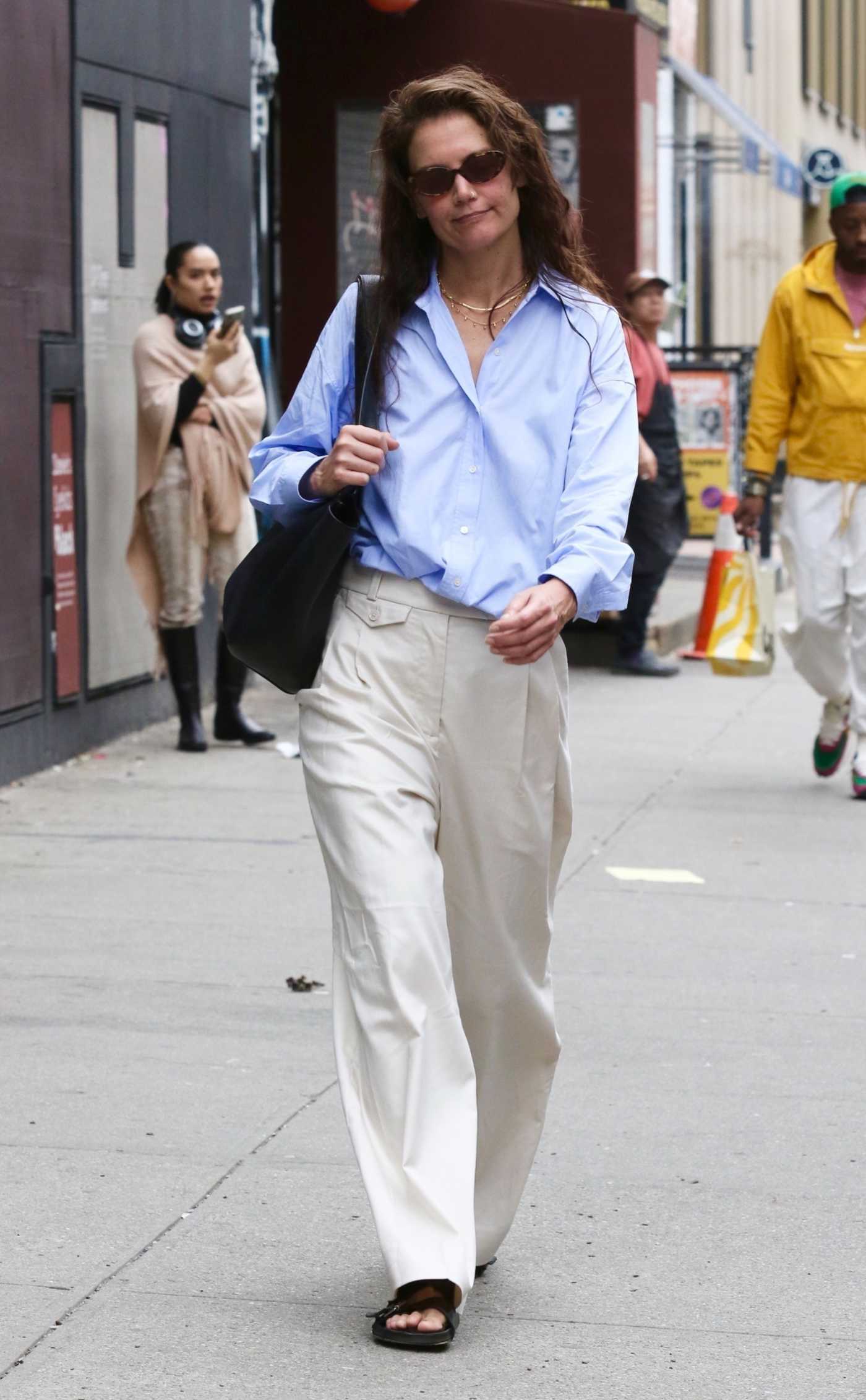 Katie Holmes in a White Pants Was Seen Out in Manhattan in New York City 04/17/2024