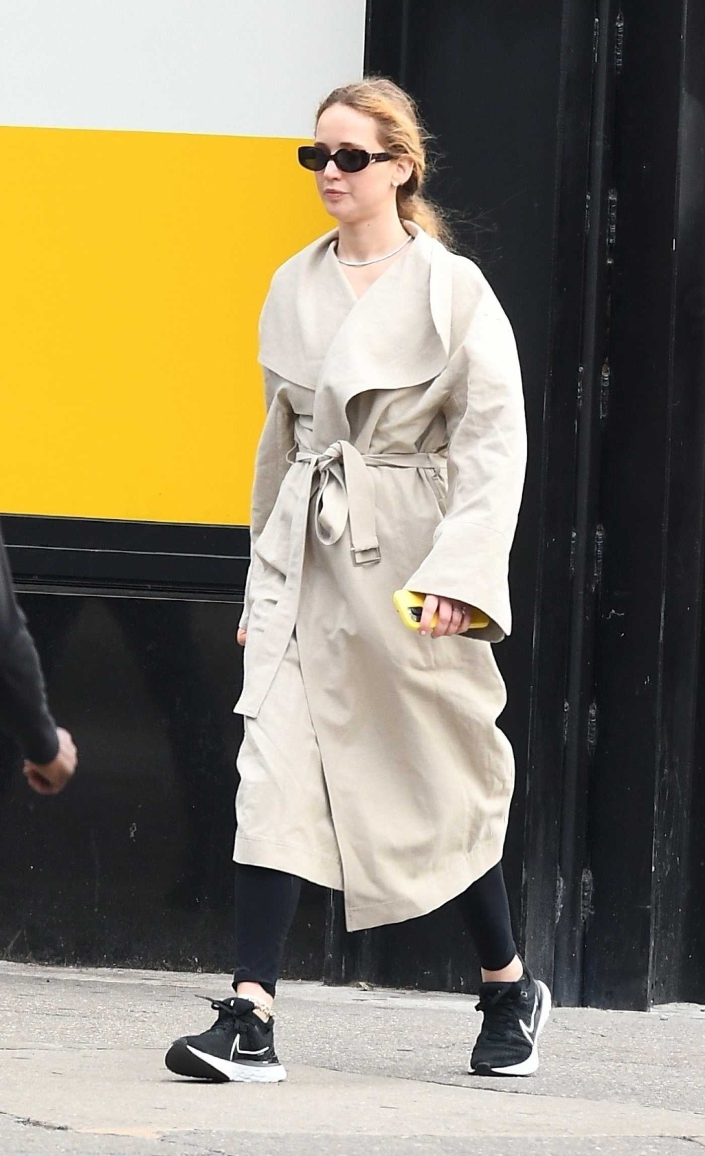 Jennifer Lawrence in a Beige Trench Coat Heads to the Gym in New York 05/30/2024