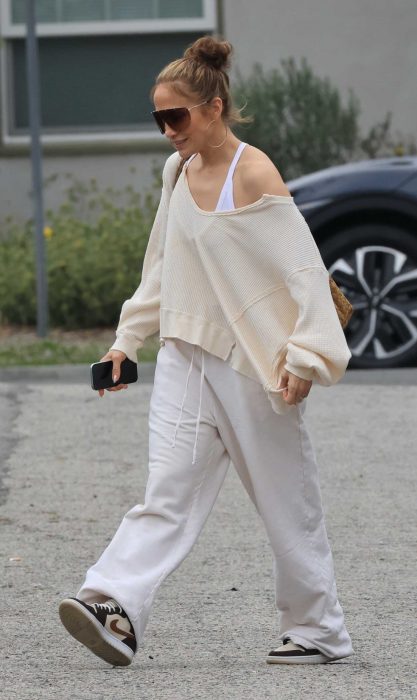 Jennifer Lopez in a White Sweatpants