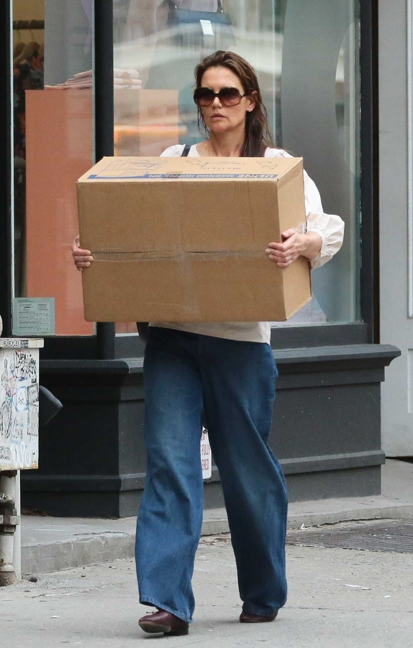 Katie Holmes in a Blue Jeans Carrying a Big Box in New York 05/23/2024