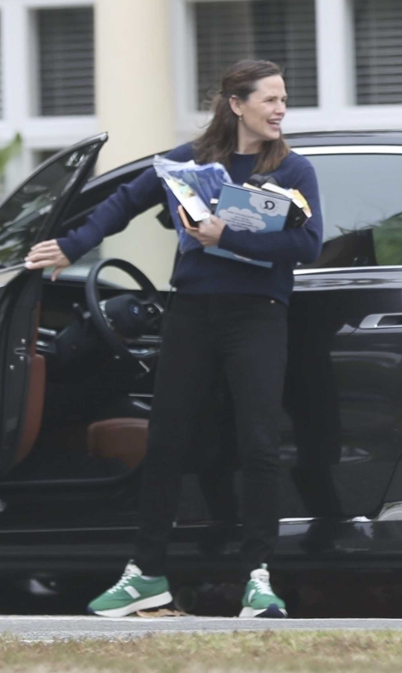 Jennifer Garner in a Green Sneakers Exits Her Vehicle in Los Angeles 06/13/2024