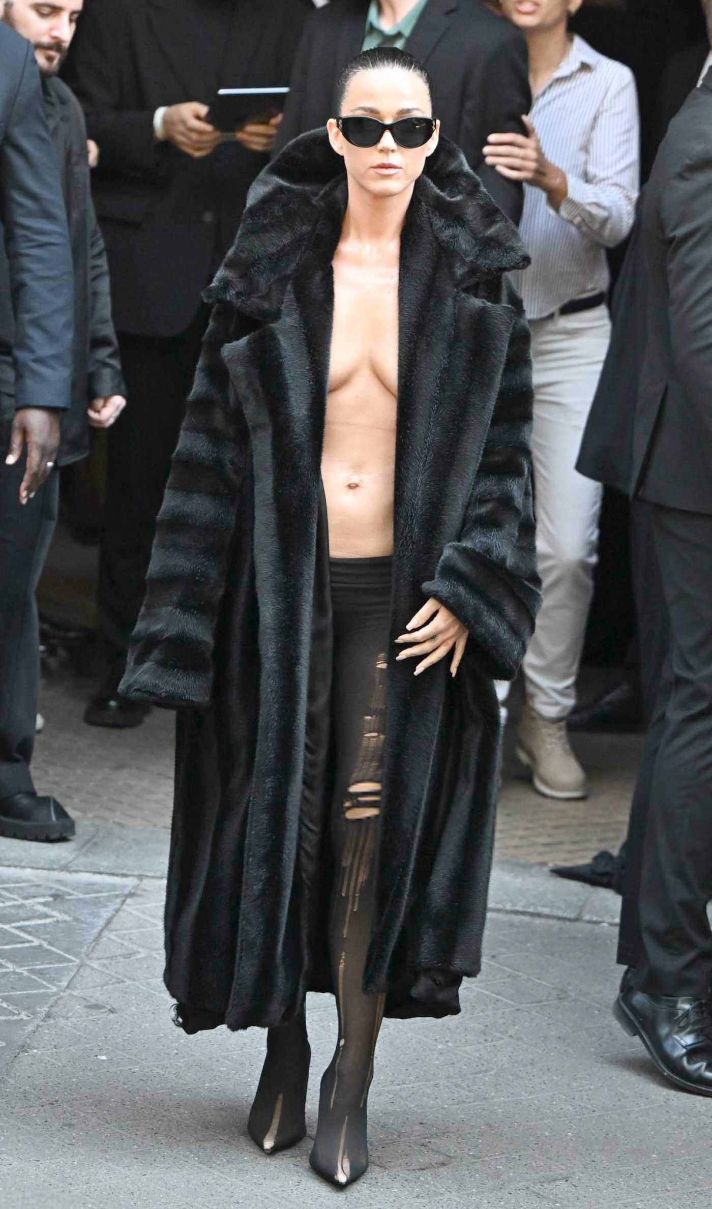 Katy Perry Arrives at the Balenciaga Fashion Show During 2024 Paris Fashion Week in Paris 06/26/2024