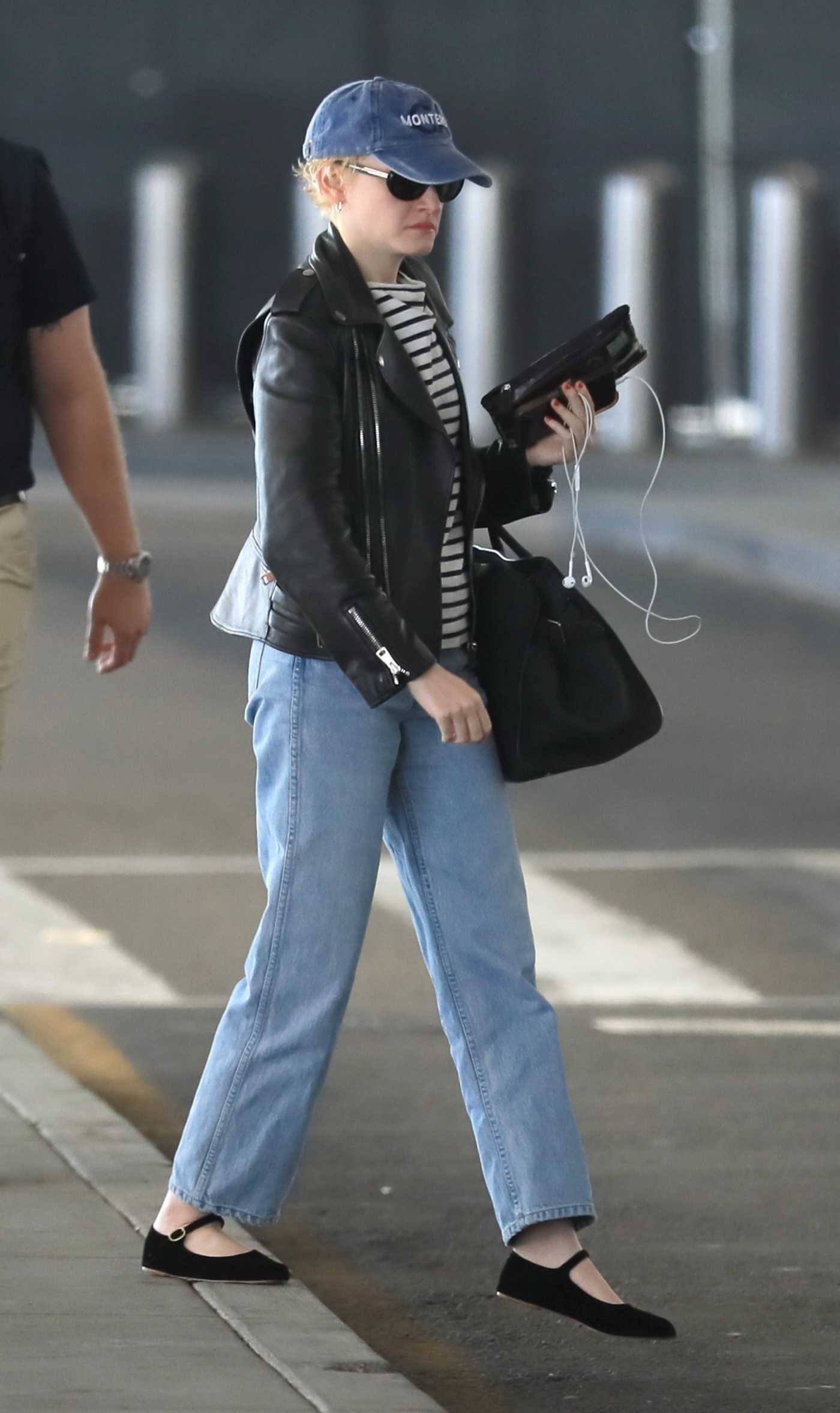 Julia Garner in a Black Leather Jacket Arrives to the LAX Airport in Los Angeles 08/05/2024