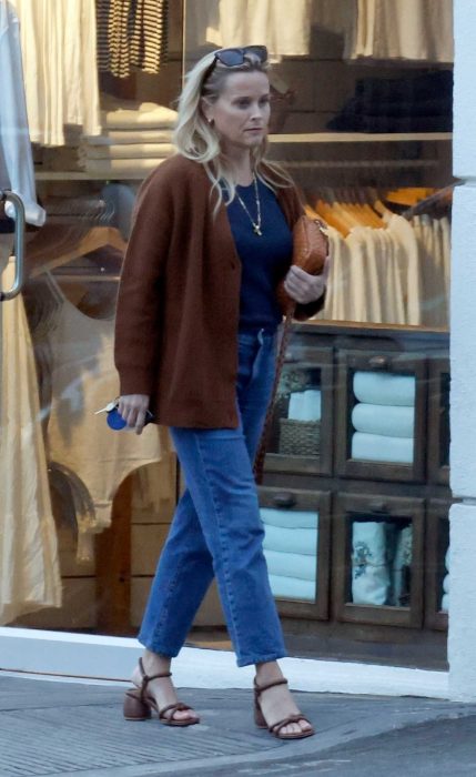 Reese Witherspoon in a Brown Cardigan