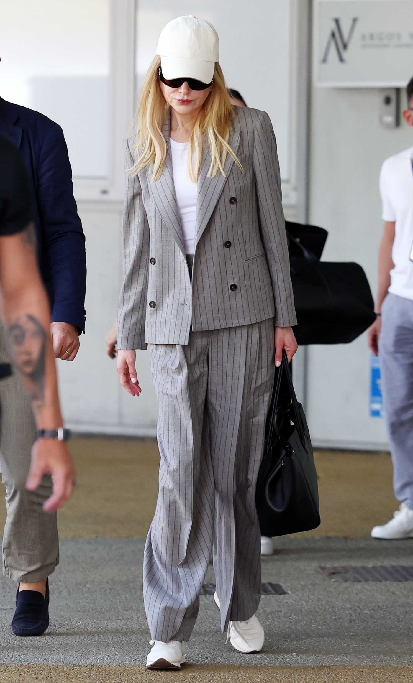 Nicole Kidman in a White Sneakers Arrives in Venice 09/07/2024