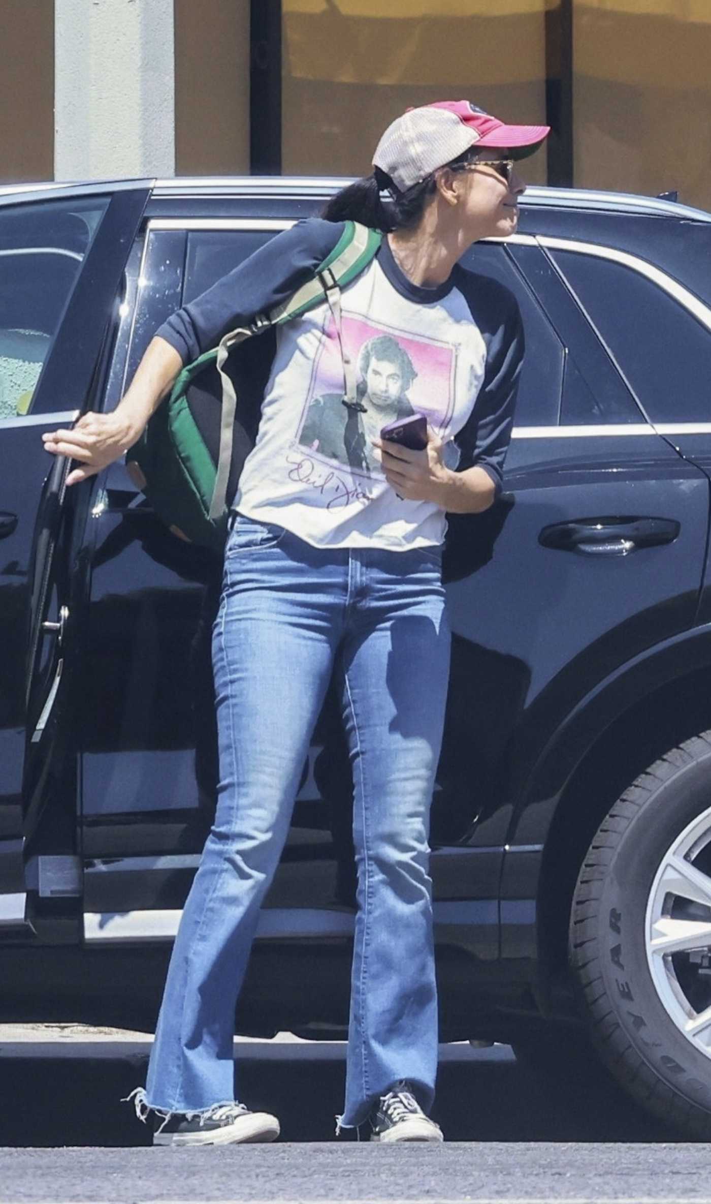 Sarah Silverman in a Blue Jeans Was Seen Out in Studio City 08/31/2024