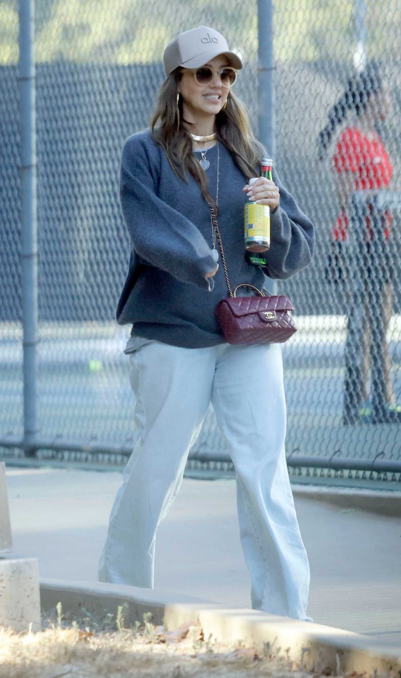 Jessica Alba in a Grey Sweater Enjoys Her Daughter's Tennis Match in Los Angeles 10/10/2024