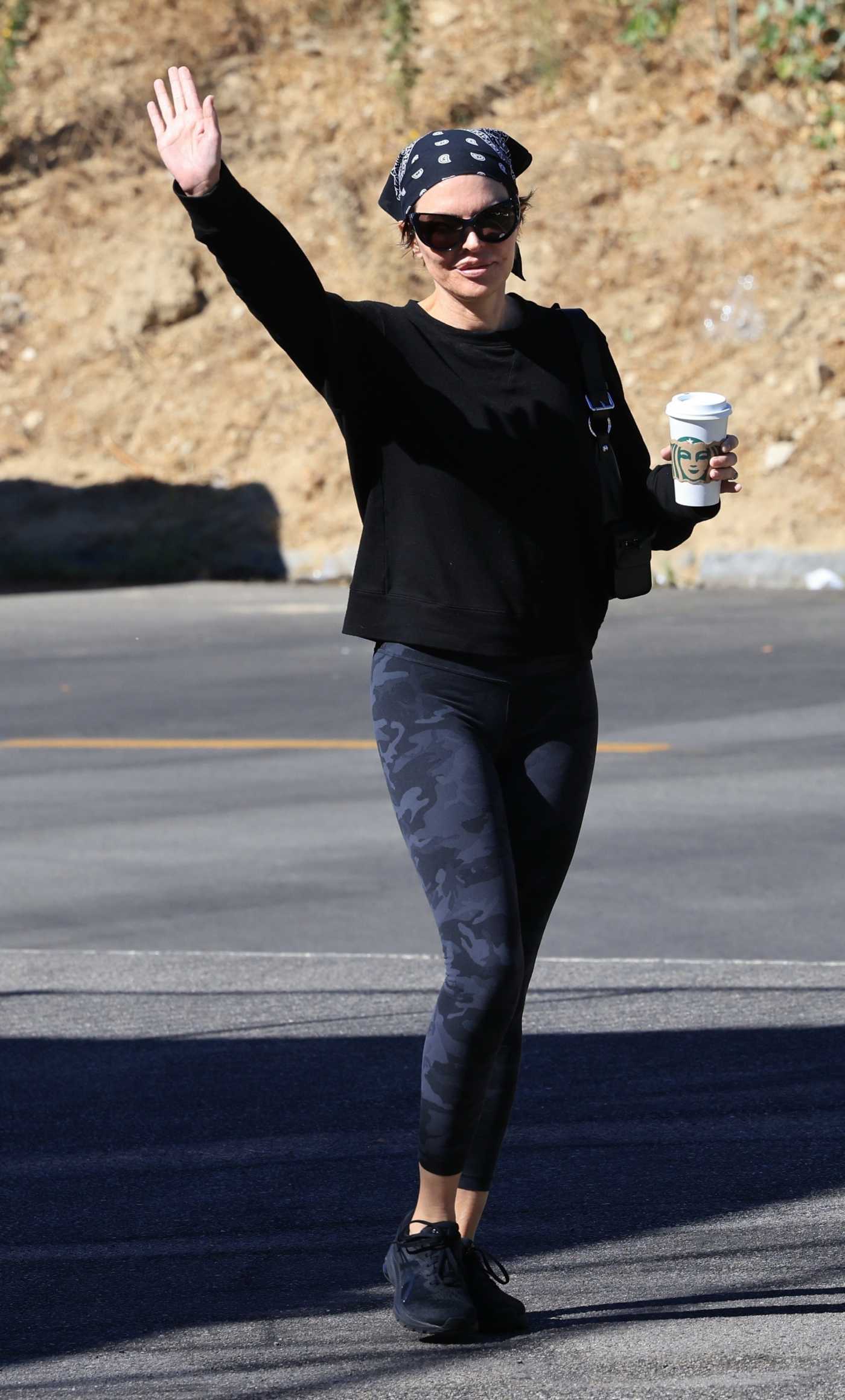 Lisa Rinna in a Black Sweatshirt Was Seen Out in Beverly Hills 11/12/2024