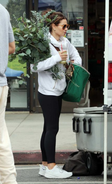 Kate Beckinsale in a White Sneakers