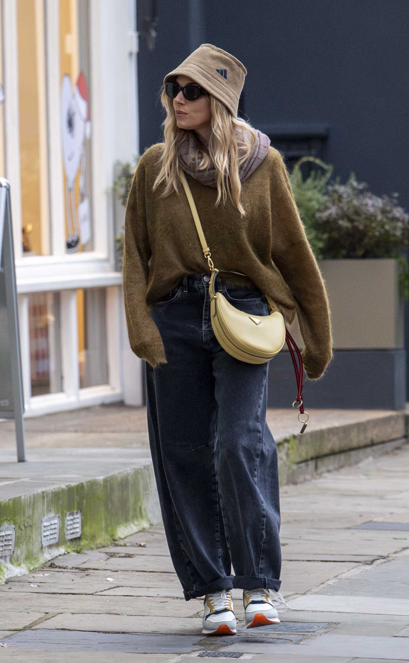 Sienna Miller in a Tan Hat Was Seen During Christmas Shopping in London 12/17/2024