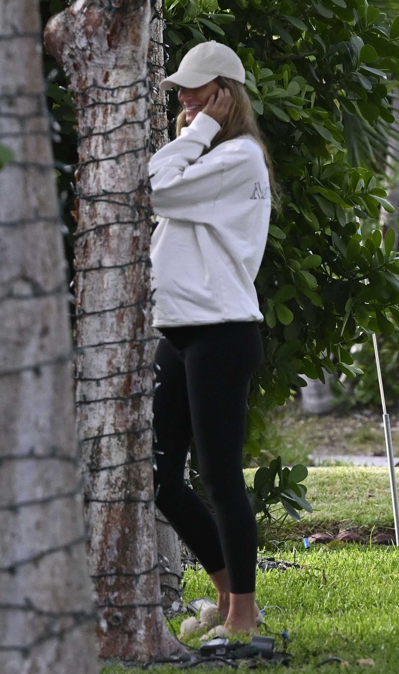 Gisele Bundchen in a White Sweatshirt Walks Her Dogs in Miami 01/13/2025