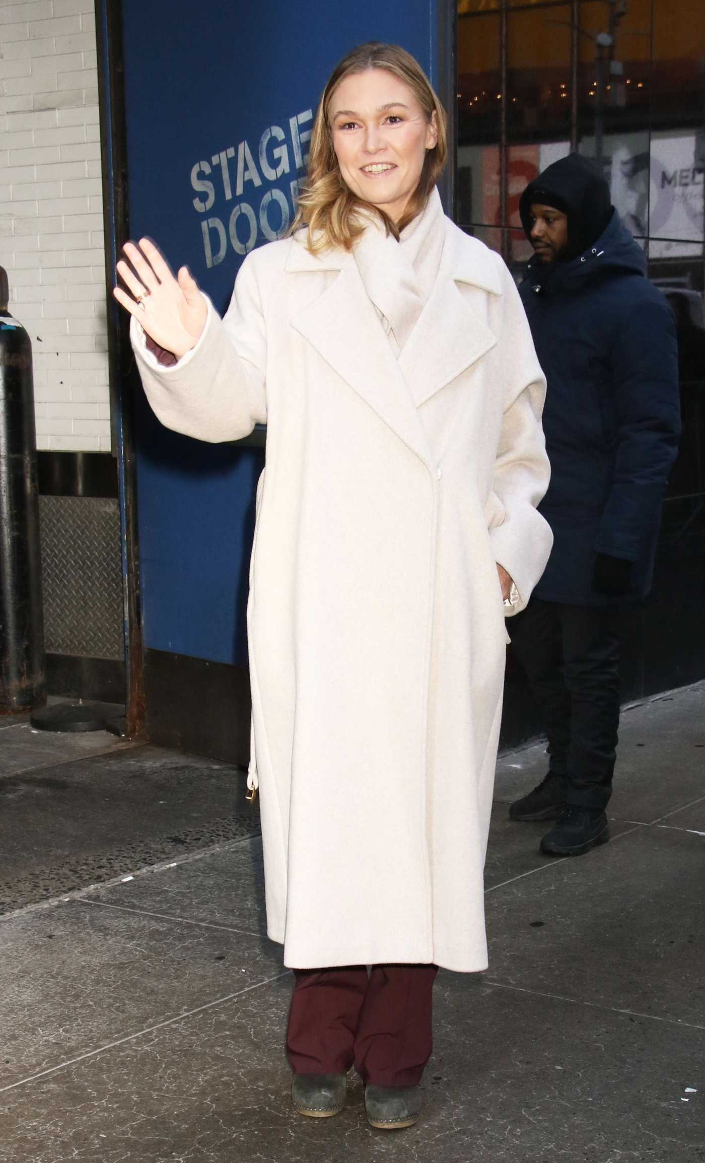 Julia Stiles in a White Coat Arrives on Good Morning America in New York 01/24/2025