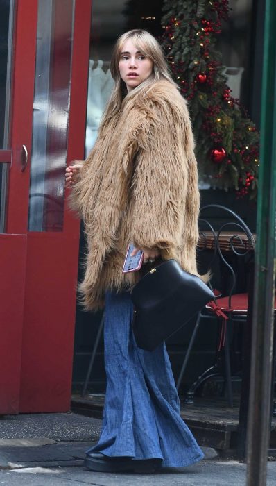 Suki Waterhouse in a Beige Fur Coat