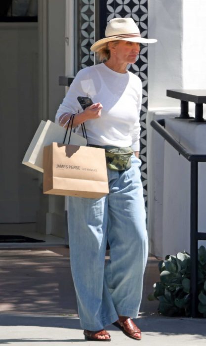 Cameron Diaz in a White Long Sleeves T-Shirt