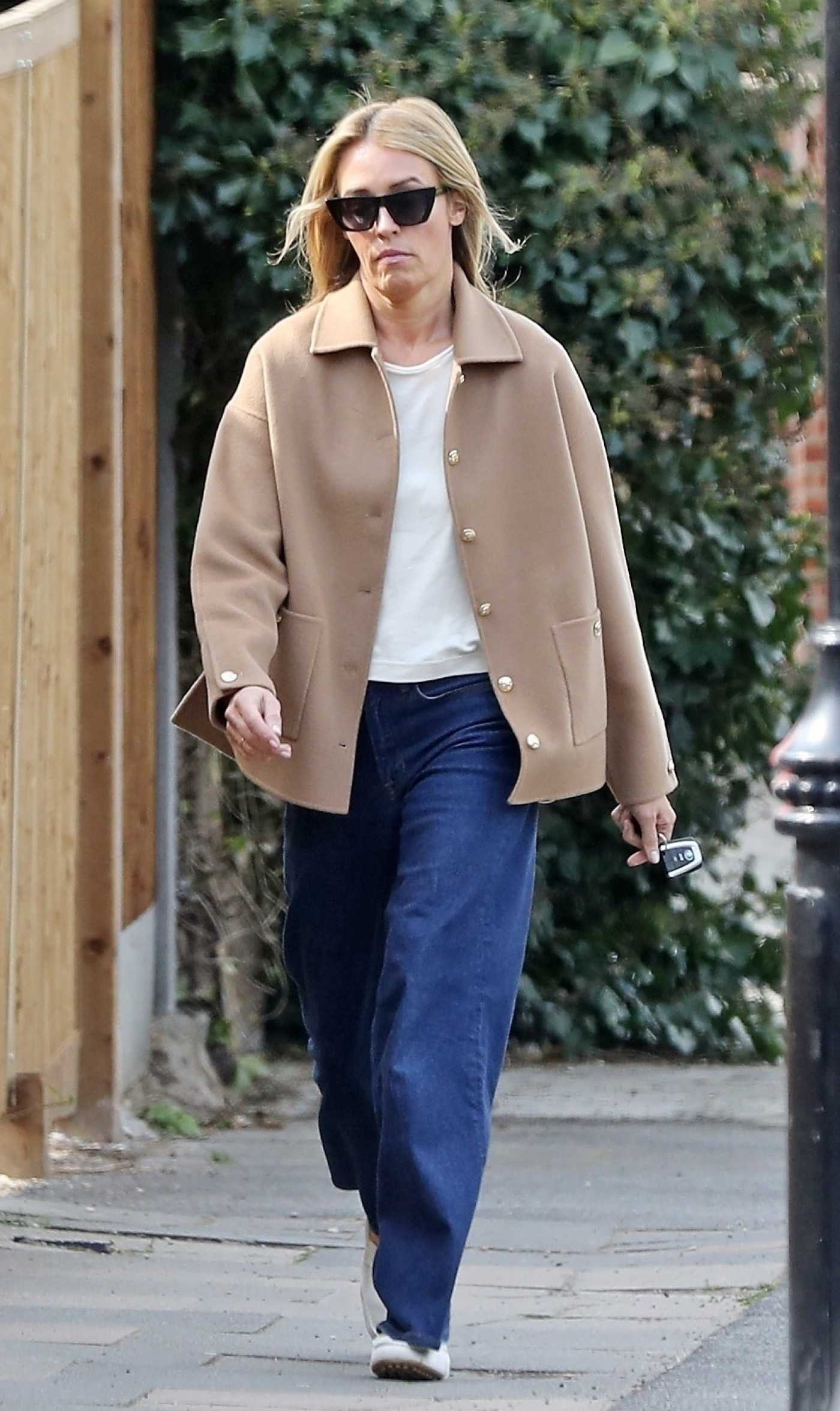 Cat Deeley in a Beige Blazer Was Seen Out in London 04/26/2025