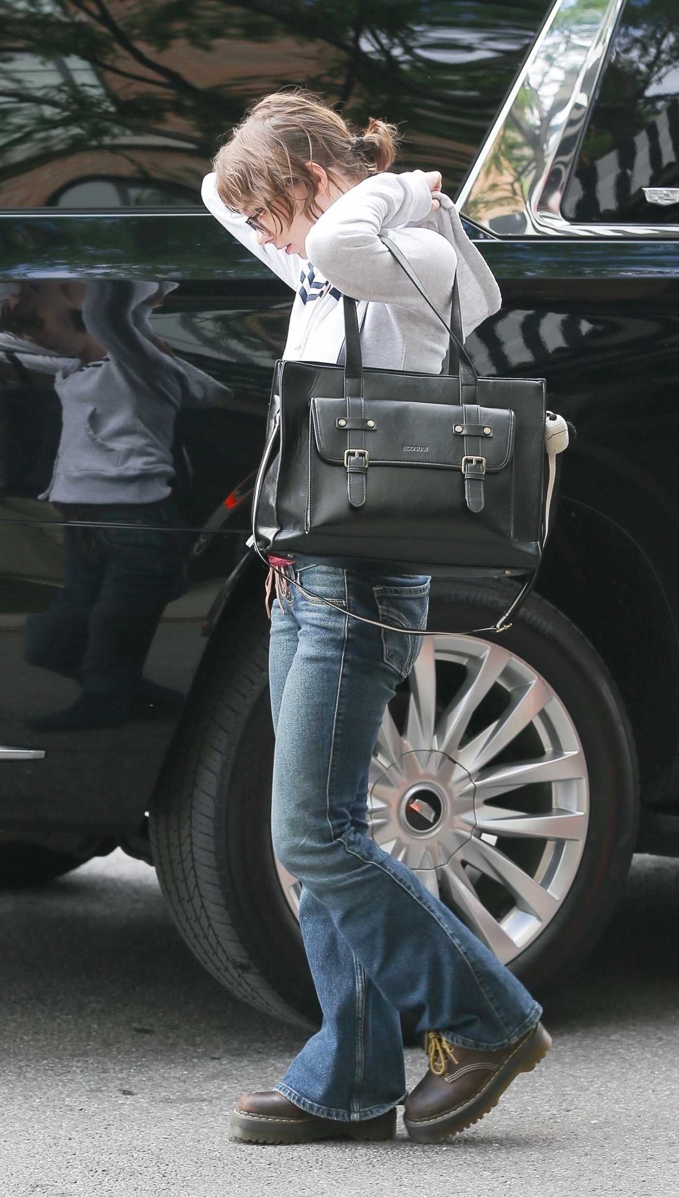 Emma Myers in a Grey Hoodie Was Seen Out in New York City 08/27/2025