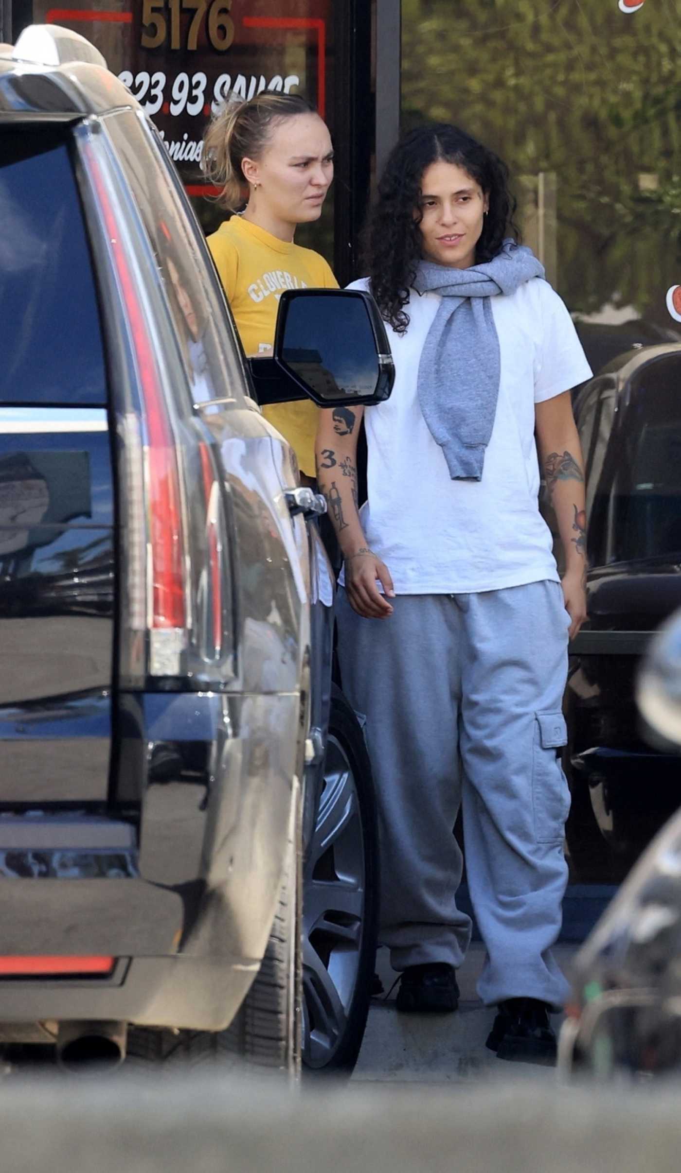 Lily-Rose Depp in a Yellow Tee Was Seen Out with 070 Shake in Los Angeles 08/28/2025