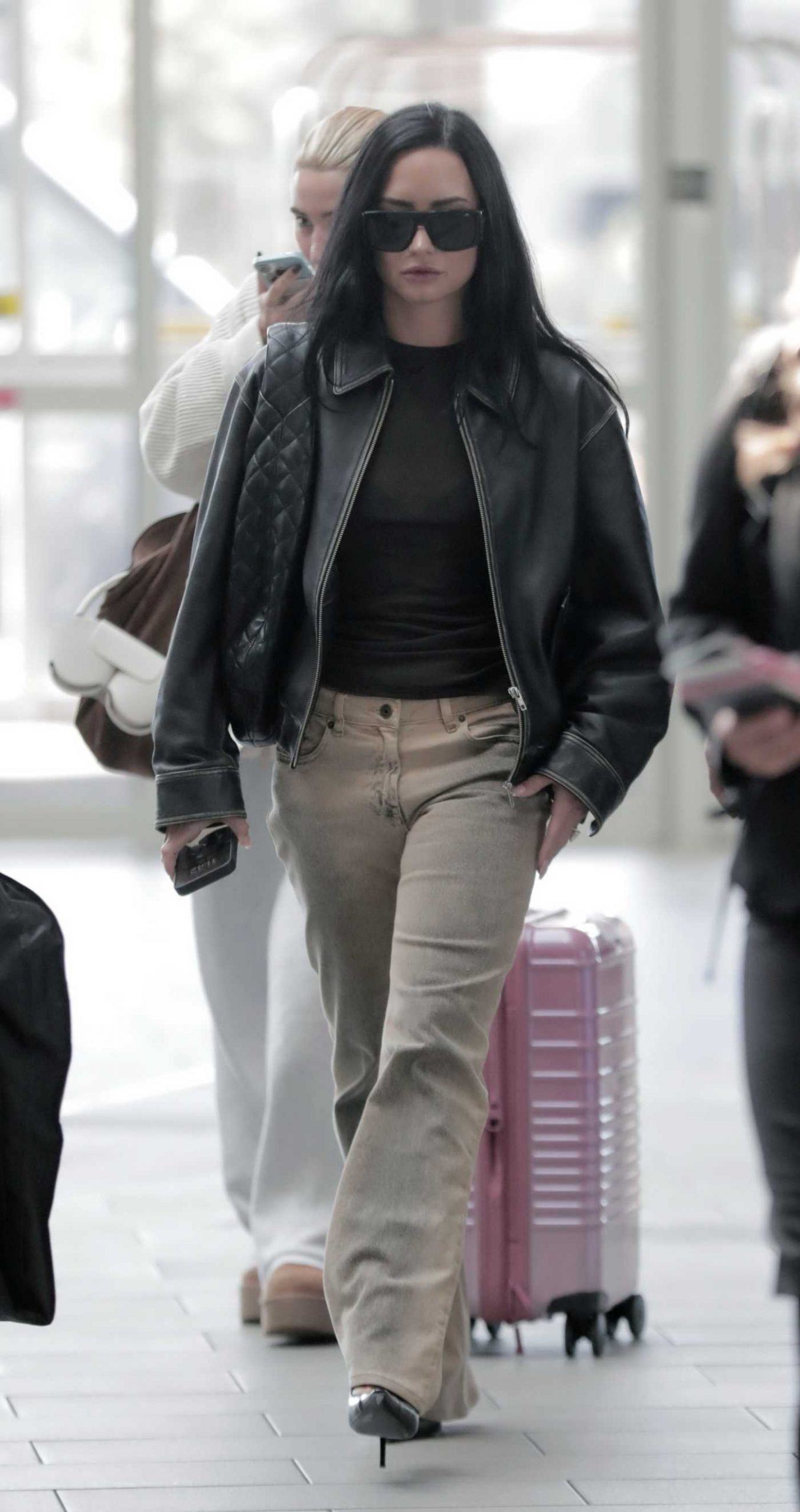 Demi Lovato in a Black Leather Jacket Arrives at the Airport in Vancouver 09/20/2025