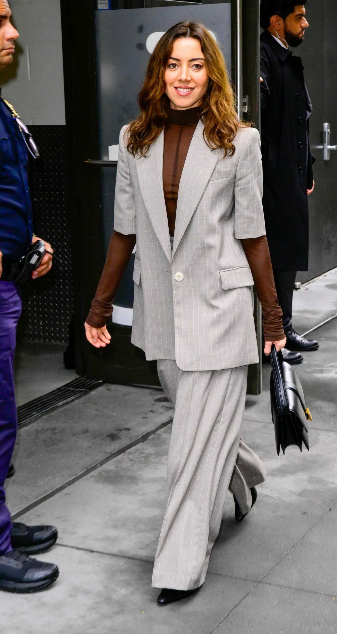 Aubrey Plaza in a Grey Pinstriped Pantsuit Was Seen Out in New York City 10/08/2025