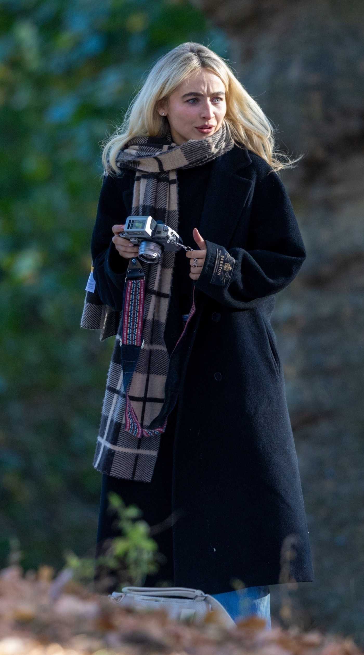 Sabrina Carpenter in a Black Coat Enjoying an Off Day with Friends at Prospect Park in Brooklyn in New York City 10/27/2025