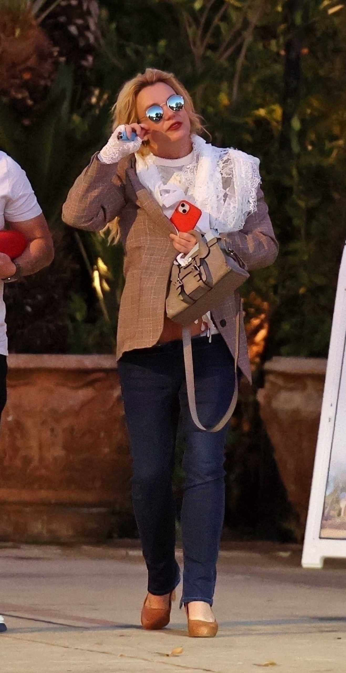 Britney Spears Leaves a Spa and Winery in Westlake Village 11/20/2025