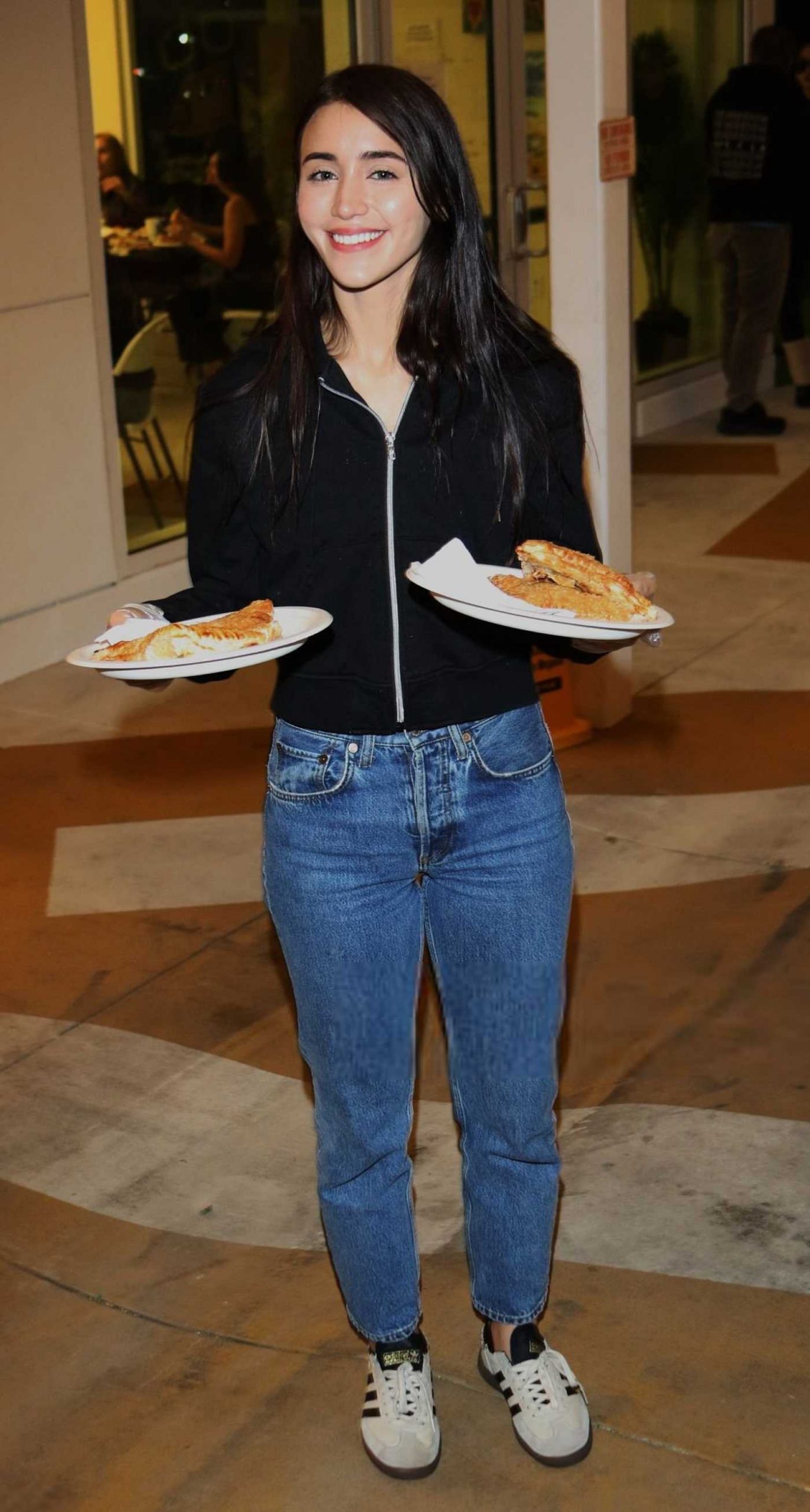 Caylee Cowan Volunteers at the LA Mission + Hope the Mission Thanksgiving Meal Service in Los Angeles 11/25/2025