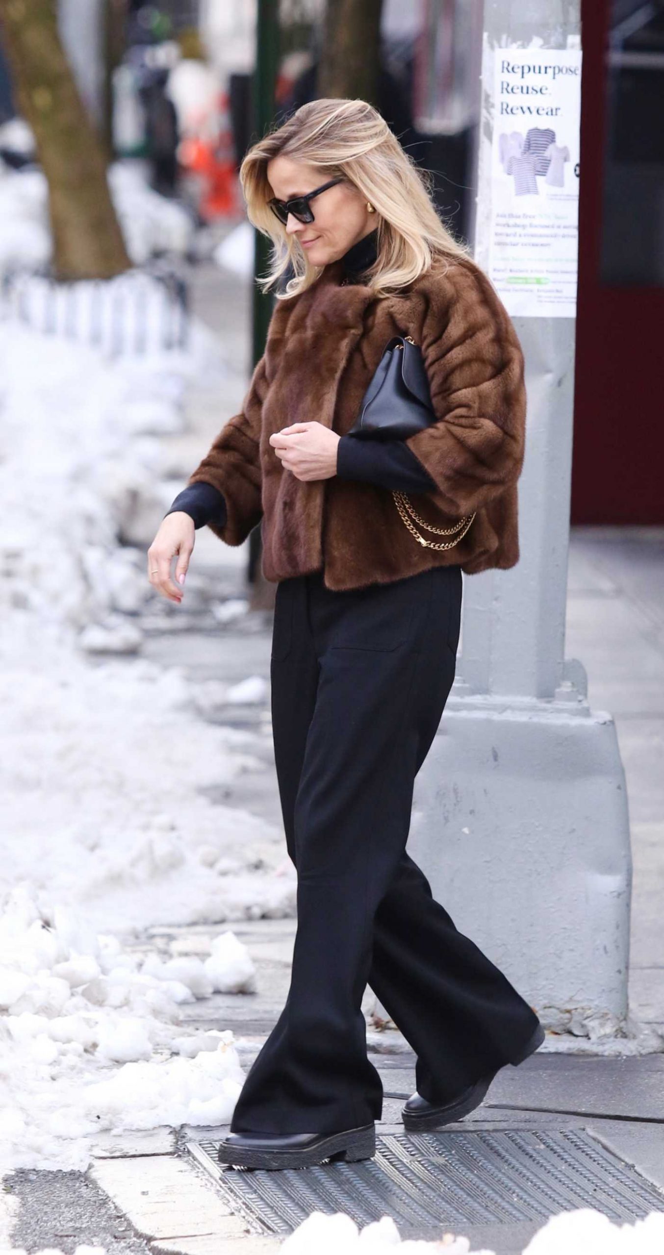 Reese Witherspoon in a Brown Fur Jacket Was Seen Out in New York