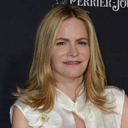 Jennifer Jason Leigh