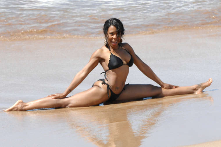 Andrea Kelly Bikini candids in Hawaii-1