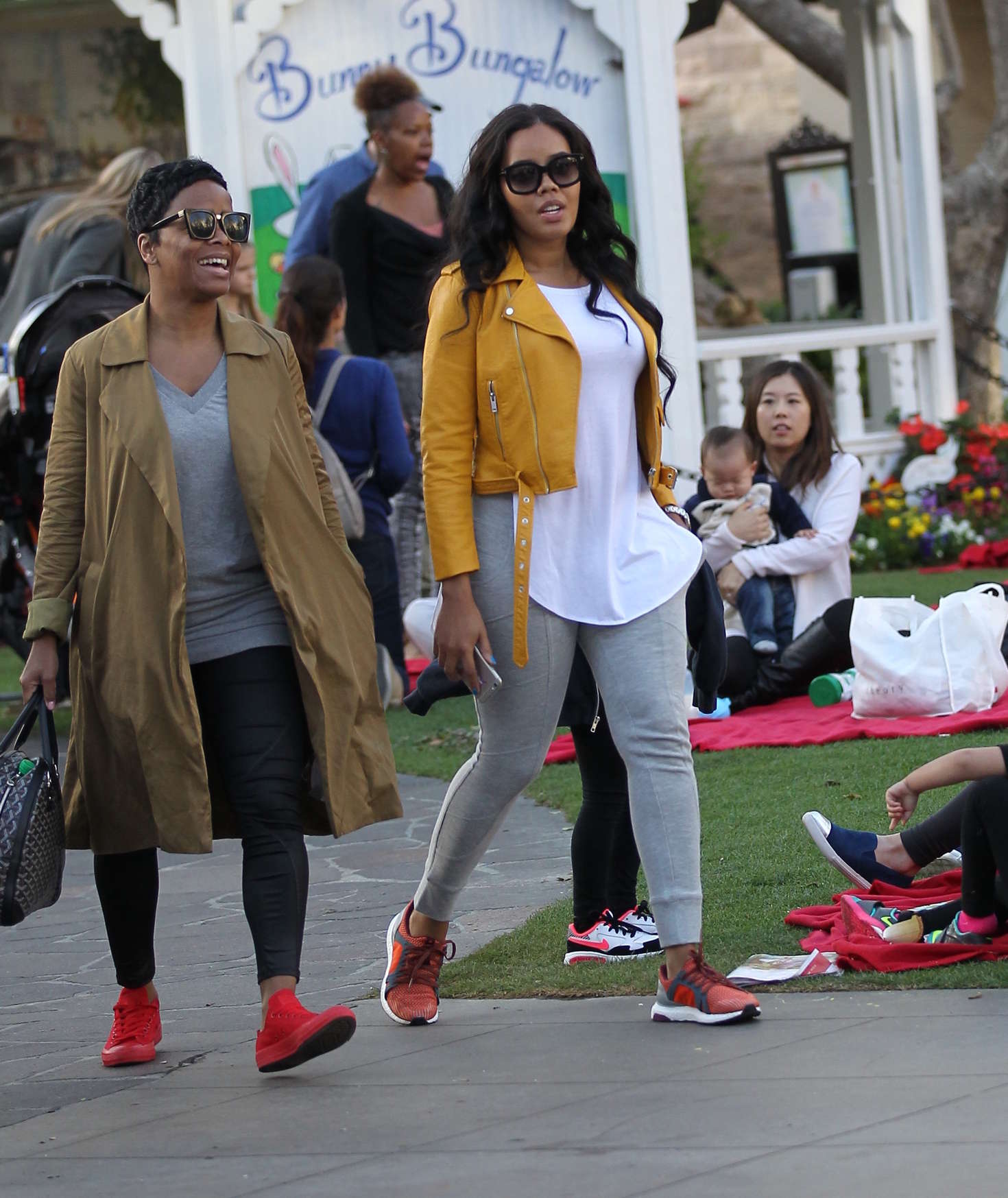 Angela Simmons Shopping with friends at The Grove in Hollywood-1