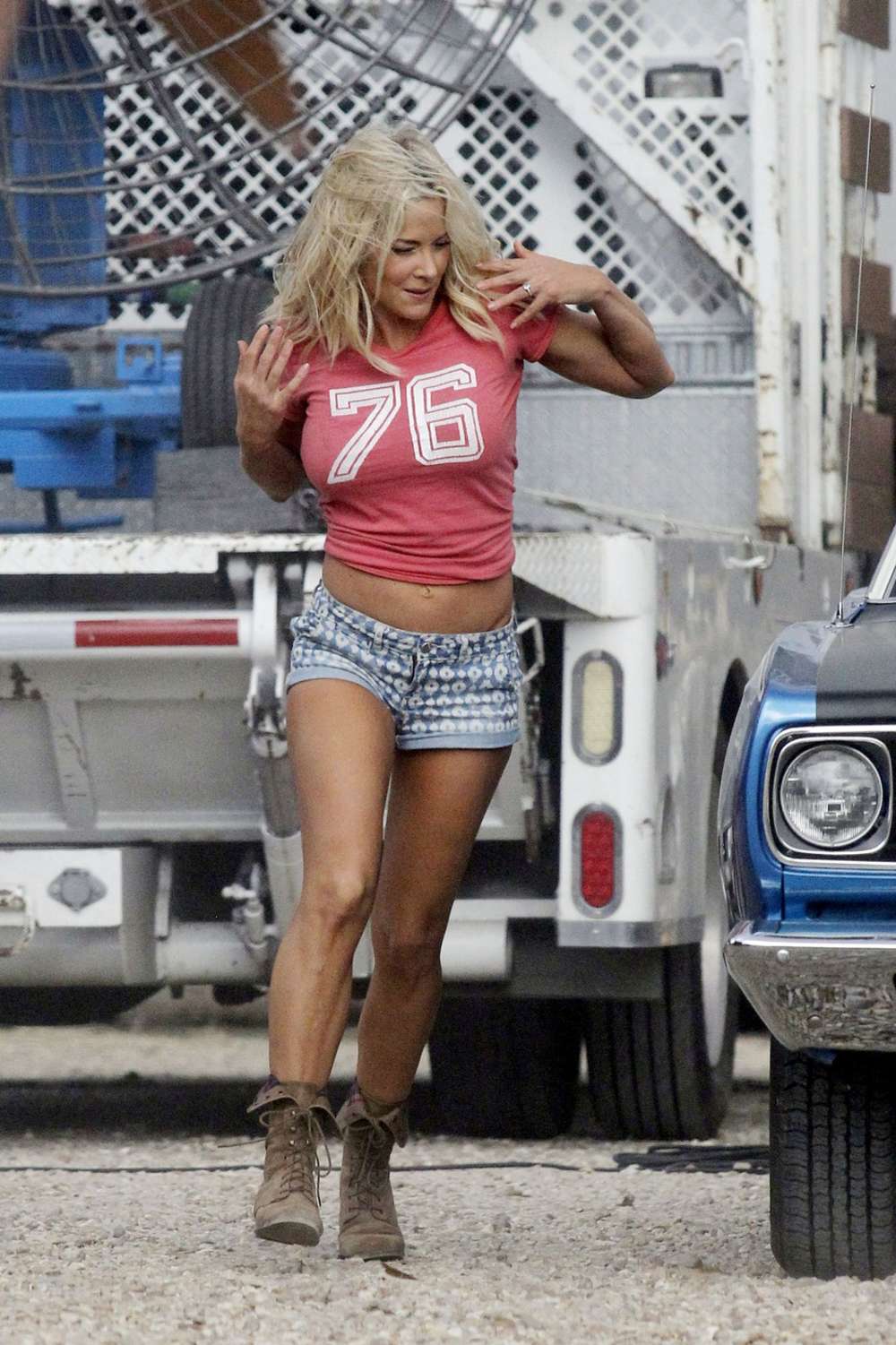 Brittany Daniel on the set of Joe Dirt in New Orleans-1