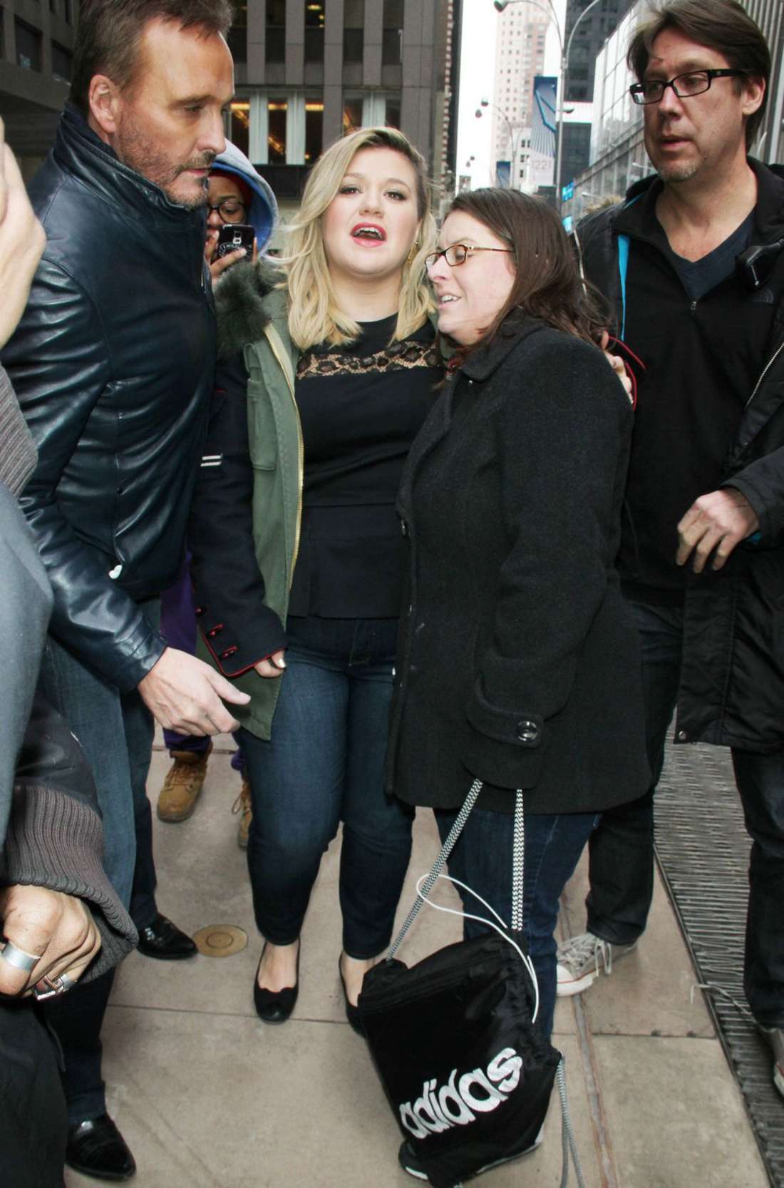 Kelly Clarkson Arriving at Good Morning America in New York-1