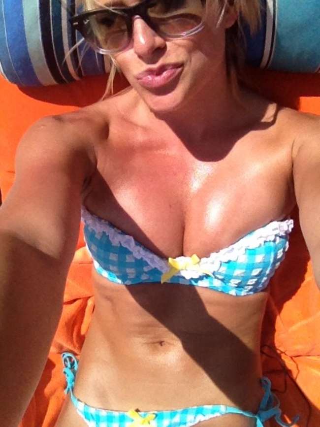 Kelly Kelly in Bikini Top Twitter Pictures-1