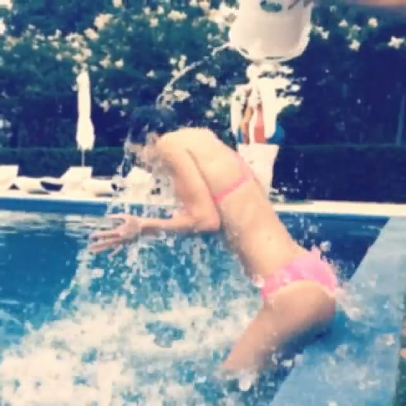 Kendal Jenner Doing ALS in bikini Ice Bucket Challenge-1