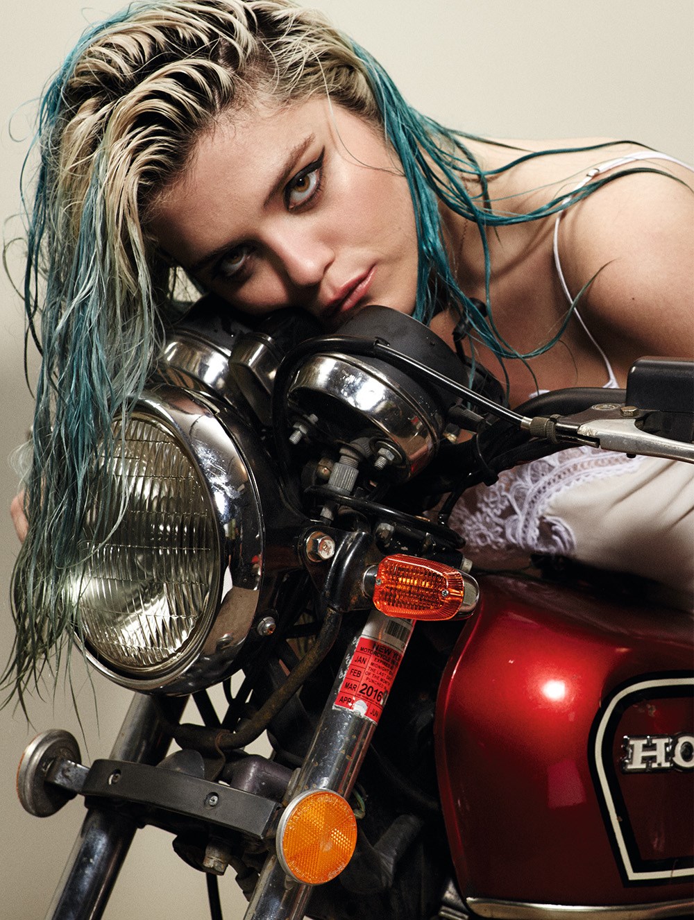 Sky Ferreira Dazed Confused-1