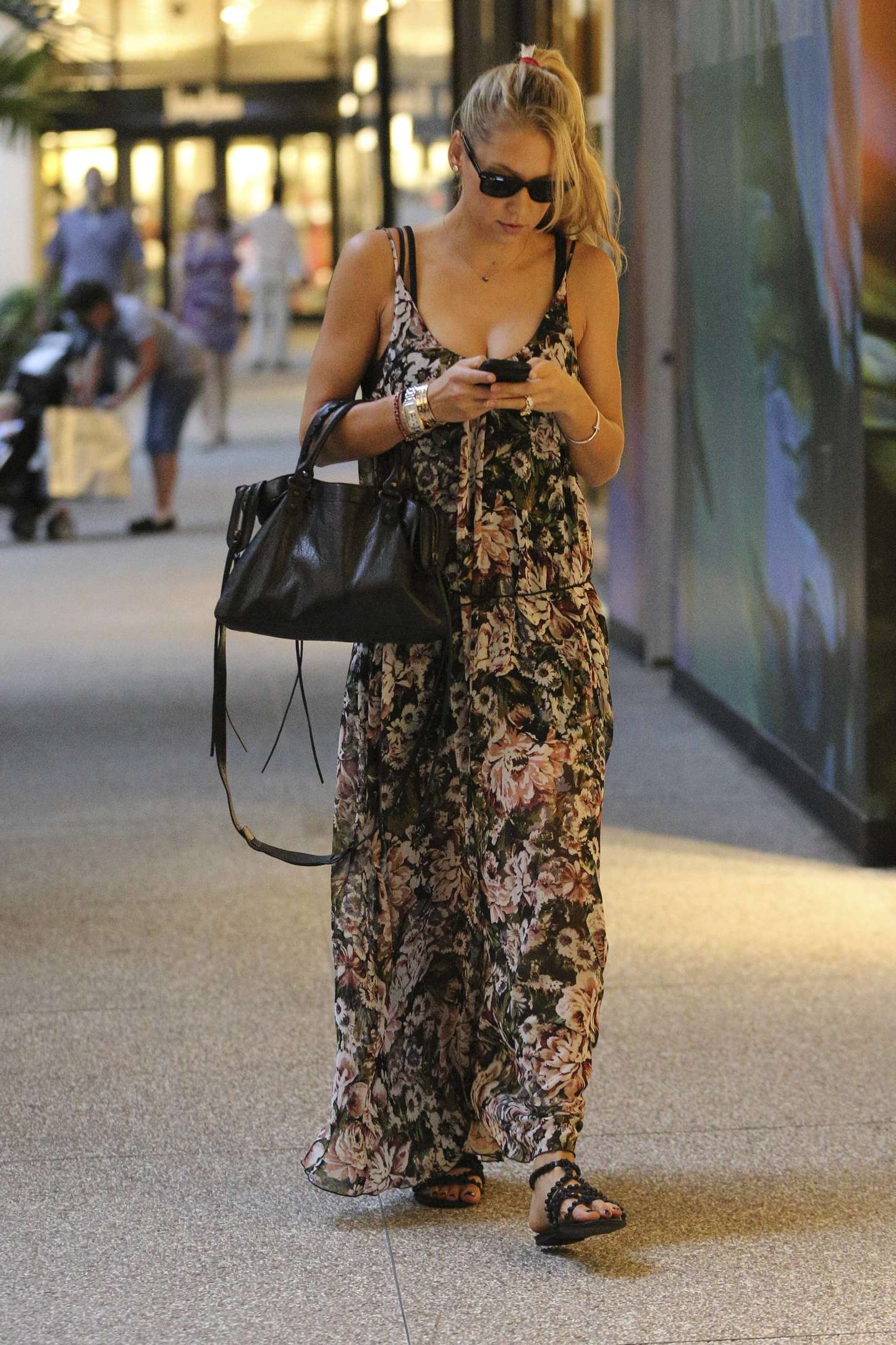 Anna Kournikova Shopping candids in Bal Harbour Florida