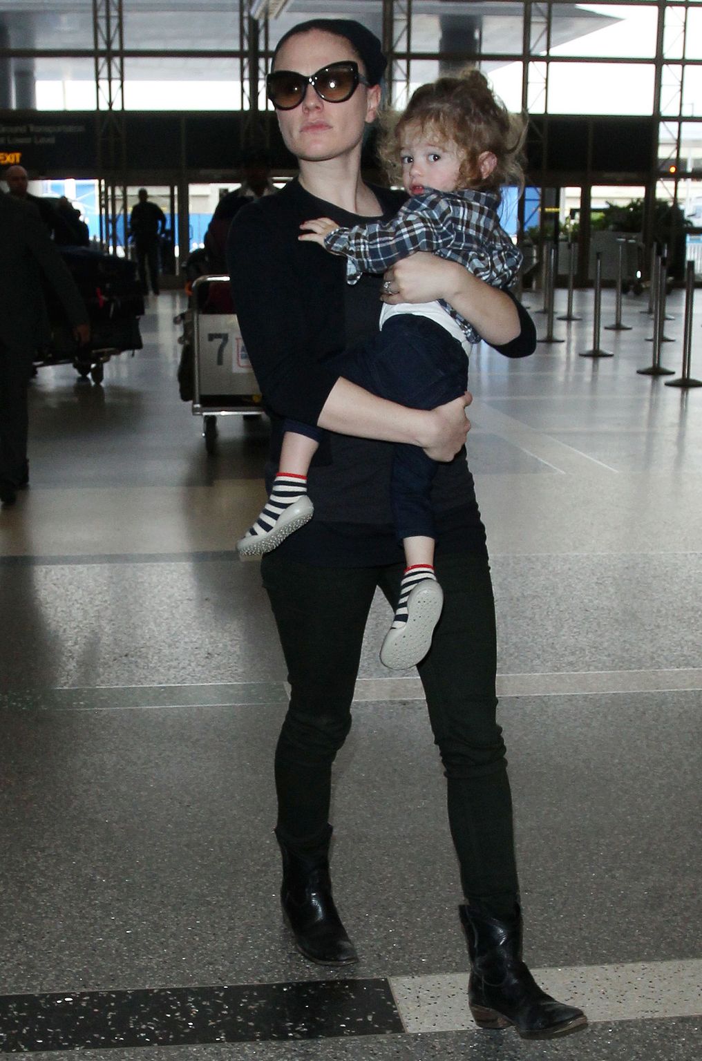 Anna Paquin Arriving at LAX Airport in Los Angeles-1