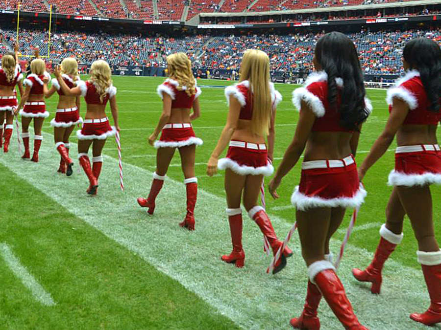 Houston Texans Cheerleaders In Christmas Costumes-1